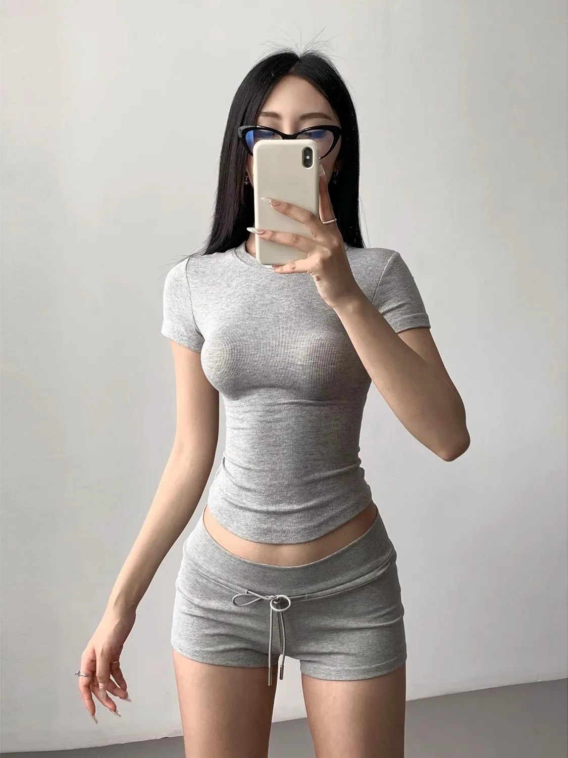 American Retro Casual Sports Shorts Women's Spring Hot Outerwear Design Sensation Drawstring Spicy Girl Female Group Hot Pants
American Retro Casual Sports Shorts Women's Spring Hot Outerwear Design Sensation Drawstring Spicy Girl Female Group Hot Pants