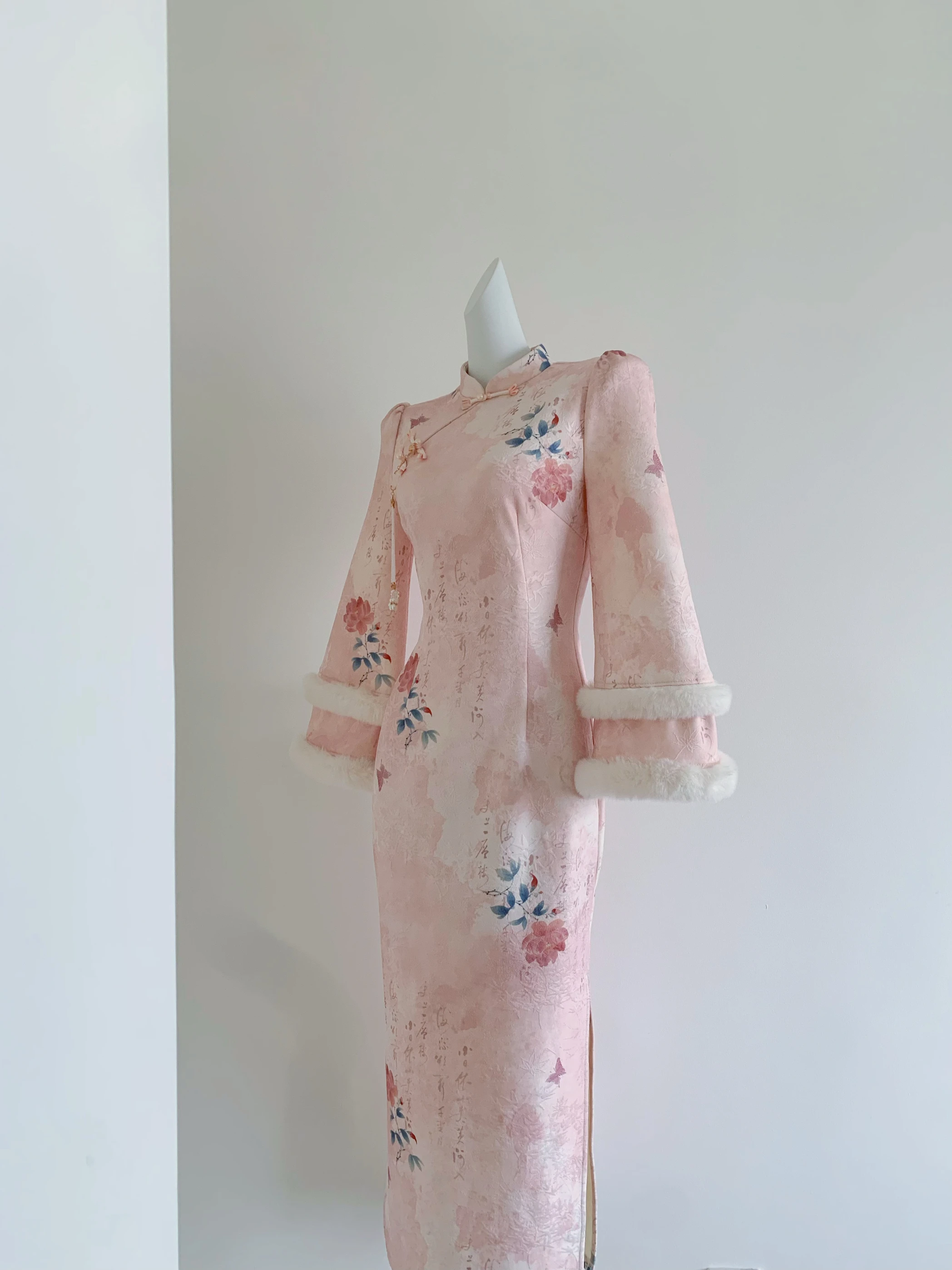 Ele Floral Print Long Qipao with Bubble Sves Warm Fce Lined Autumn Winter Faion Gentle National Sle Women's Tra...
Ele Floral Print Long Qipao with Bubble Sves Warm Fce Lined Autumn Winter Faion Gentle National Sle Women's Tra...