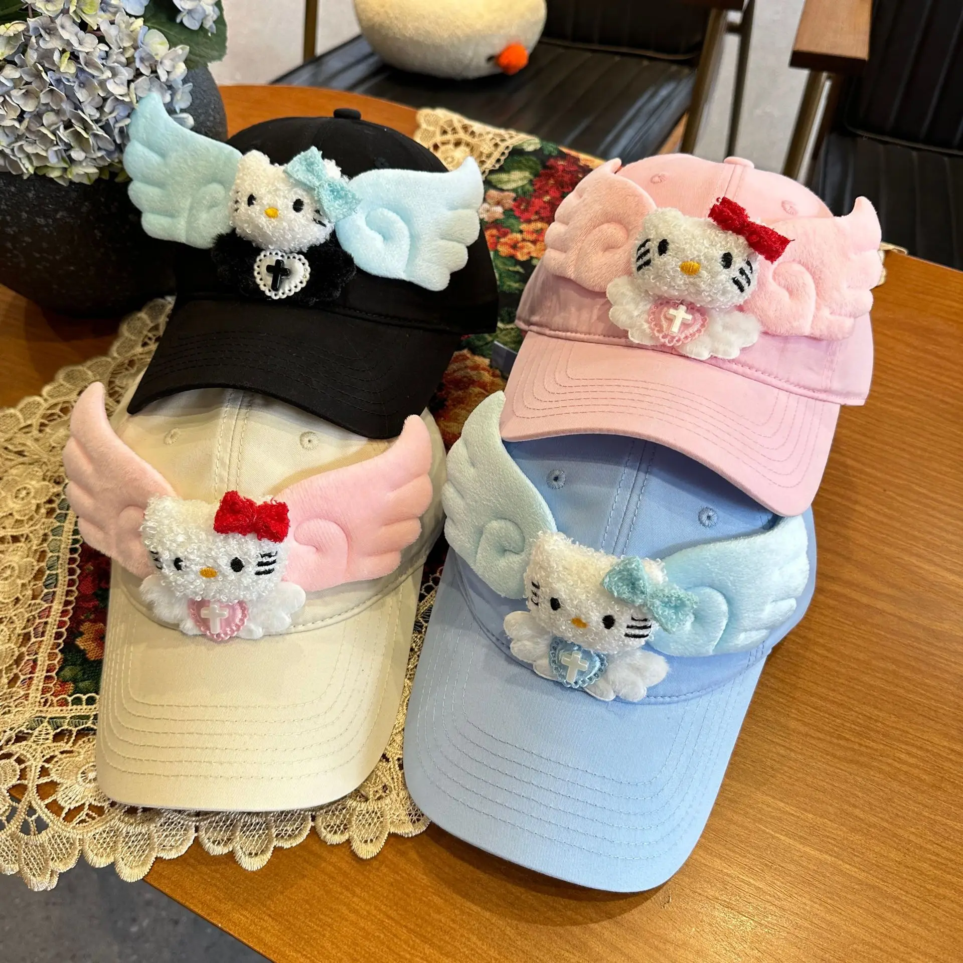 Miniso субкультура крылья kt cat бейсбольная кепка женская весна и лето ниша в студенческом стиле милая солнцезащитная бейсболка
Miniso субкультура крылья kt cat бейсбольная кепка женская весна и лето ниша в студенческом стиле милая солнцезащитная бейсболка