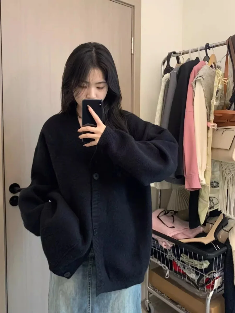 Ladies' Vintage Loose Fit V-Neck Knitwear Cardigan Soft Long Sleeve Casual Style Outerwear Black Comfortable Breathable
Ladies' Vintage Loose Fit V-Neck Knitwear Cardigan Soft Long Sleeve Casual Style Outerwear Black Comfortable Breathable