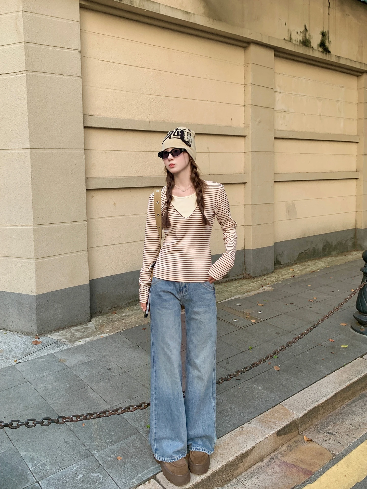 Low Waist Bell Bottom Jeans Women's Slimming Vintage Blue Hot Girl Distressed Wide Leg Pants Retro High Street Style Denim
Low Waist Bell Bottom Jeans Women's Slimming Vintage Blue Hot Girl Distressed Wide Leg Pants Retro High Street Style Denim