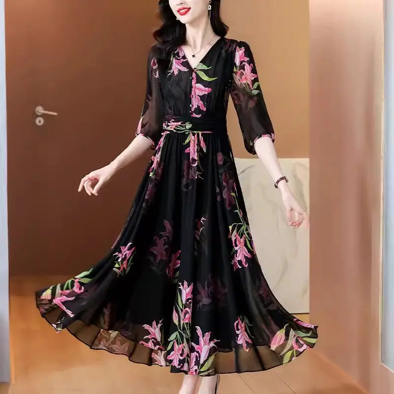 Elegant Dress 2024 Summer New Middle Aged Mom's High End Temperament Fashion Printed Chiffon High Waist Slimming Long Dress K807
Elegant Dress 2024 Summer New Middle Aged Mom's High End Temperament Fashion Printed Chiffon High Waist Slimming Long Dress K807