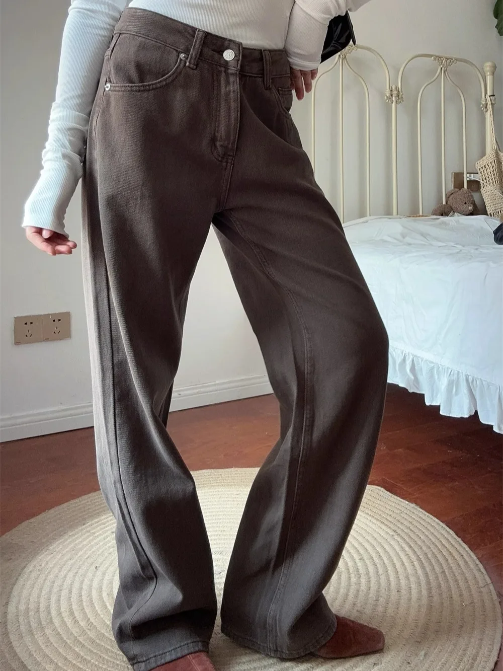 American Loose Wide Leg Jeans Floor-Length Slimming Straight Cut Denim Trousers Comfortable Natural Waist Jeans for Women
American Loose Wide Leg Jeans Floor-Length Slimming Straight Cut Denim Trousers Comfortable Natural Waist Jeans for Women