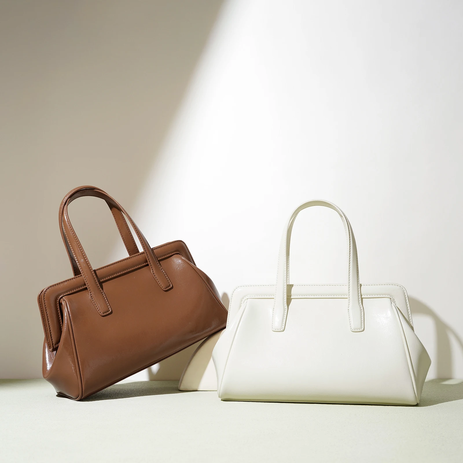 Niche Design Women Genuine Leather White Commuter Tote Shoulder Bag Large Luxury Designer Female Handbags Purses
Niche Design Women Genuine Leather White Commuter Tote Shoulder Bag Large Luxury Designer Female Handbags Purses