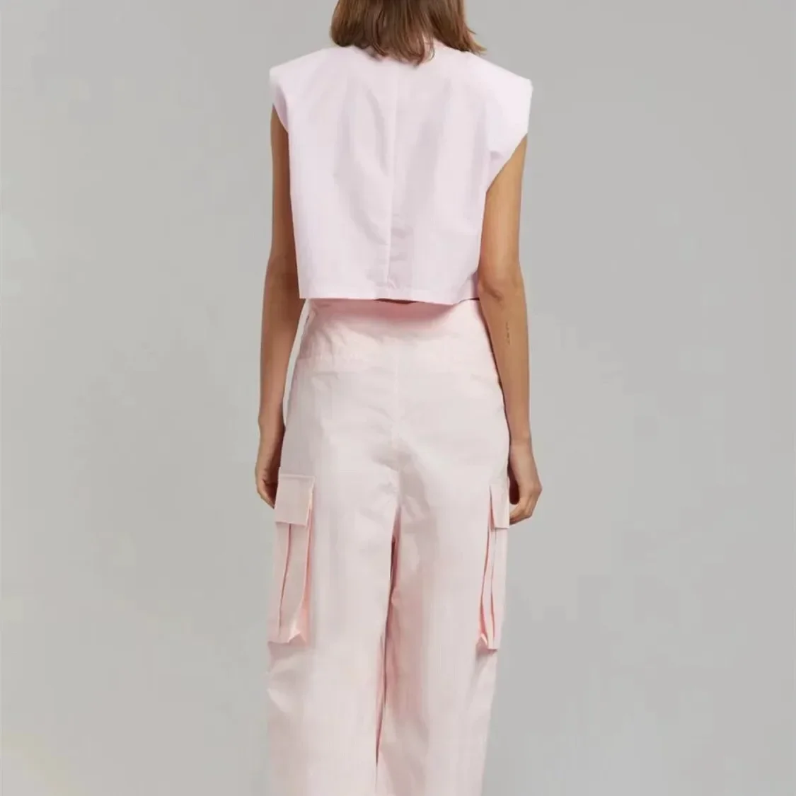 New Casual Fashion Lady Pink Vest Blouse Top Female Short Shoulder Pad Sleeveless Shirt Spring and Summer
New Casual Fashion Lady Pink Vest Blouse Top Female Short Shoulder Pad Sleeveless Shirt Spring and Summer