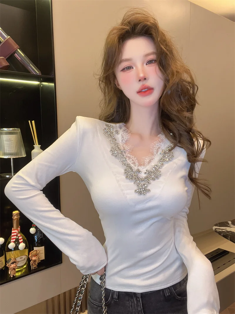 Elegant Lace Trim Long Sleeve T-Shirt Princess Style Slim Fit V-Neck Diamond Embellished Base Shirt Women's Autumn Winter Top
Elegant Lace Trim Long Sleeve T-Shirt Princess Style Slim Fit V-Neck Diamond Embellished Base Shirt Women's Autumn Winter Top