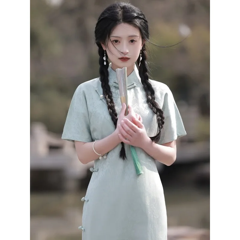 Retro national style whole-cut cheongsam, college students are gentle and traditional
Retro national style whole-cut cheongsam, college students are gentle and traditional