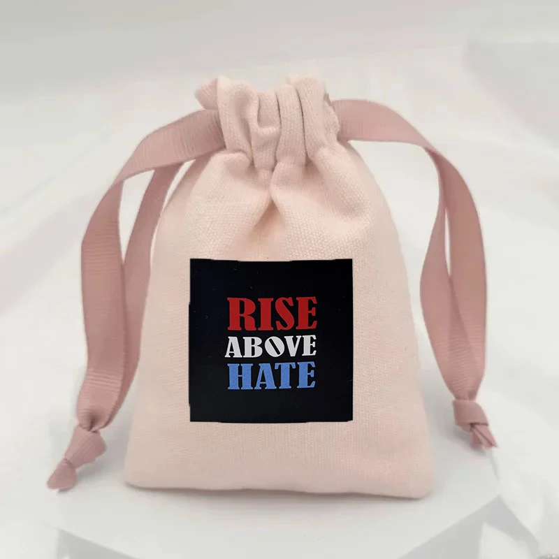 Новые ювелирные изделия, подарки, сумка на шнурке, розовая сумка с логотипом, холст, свадебный сувенир, упаковка для макияжа, сумки для хранения конфет, сумка для предпринимателя
Новые ювелирные изделия, подарки, сумка на шнурке, розовая сумка с логотипом, холст, свадебный сувенир, упаковка для макияжа, сумки для хранения конфет, сумка для предпринимателя