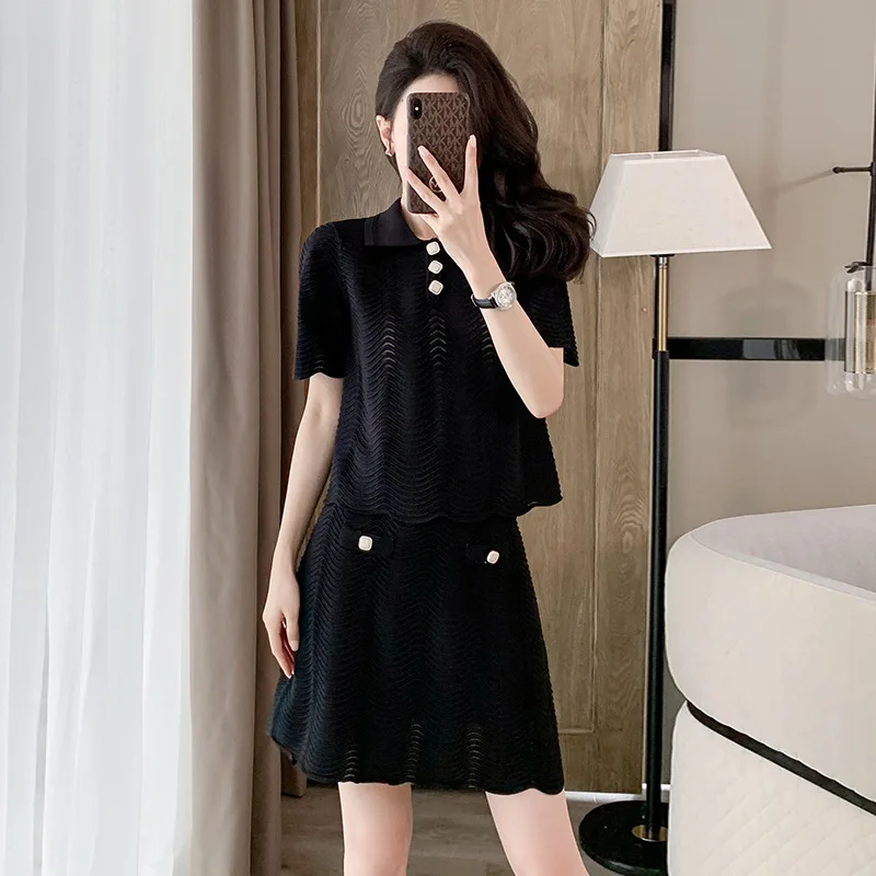 Women's Summer Black Knitted 2 Pcs Set Polo Neck Short Sleeve T-shirt High Waist Wrapped Hip Dress Casual Outfit
Women's Summer Black Knitted 2 Pcs Set Polo Neck Short Sleeve T-shirt High Waist Wrapped Hip Dress Casual Outfit
