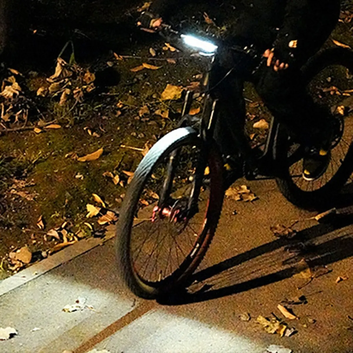 Bright Bike Headlight Anti Glare High Lumen Bicycle Front Light for Road Mountain Bike USB Rechargeable Aluminum Alloy
Bright Bike Headlight Anti Glare High Lumen Bicycle Front Light for Road Mountain Bike USB Rechargeable Aluminum Alloy