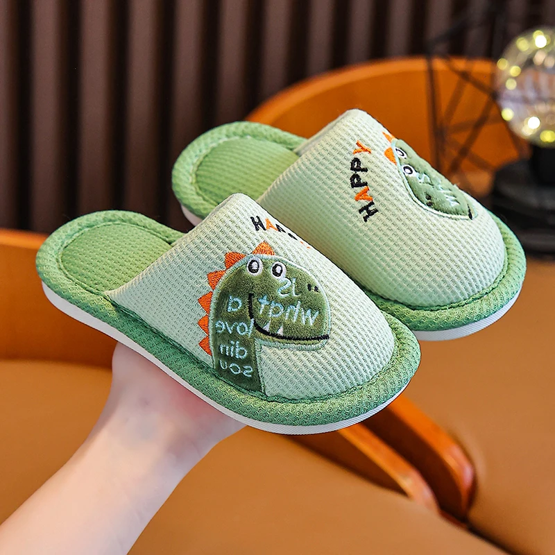 Детские тапочки с милым мультяшным единорогом и динозавром, мягкие дышащие домашние тапочки для мальчиков и девочек, нескользящая домашняя обувь для детей
Детские тапочки с милым мультяшным единорогом и динозавром, мягкие дышащие домашние тапочки для мальчиков и девочек, нескользящая домашняя обувь для детей