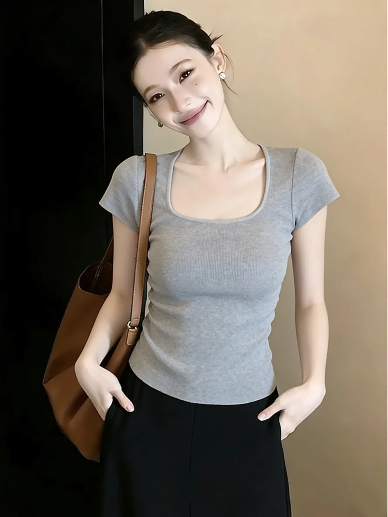 plus Size Women's Knitted Short Sleeve T-Shirt Casual Square Neck Top Slimming Bottoming Shirt Summer Breathable Comfortable
plus Size Women's Knitted Short Sleeve T-Shirt Casual Square Neck Top Slimming Bottoming Shirt Summer Breathable Comfortable