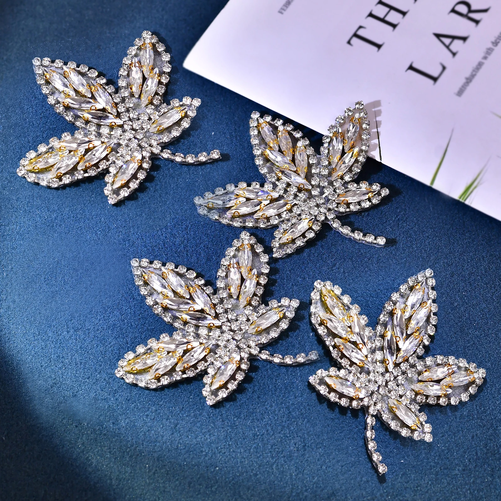 4 шт. элегантная форма кленового листа со стразами и аппликацией, женские платья, свитера, костюмы, шапки, сумки, аксессуары, нашивки SP164 
4 шт. элегантная форма кленового листа со стразами и аппликацией, женские платья, свитера, костюмы, шапки, сумки, аксессуары, нашивки SP164