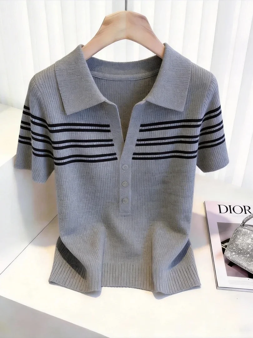 2026 New Grey Striped Neck Short Sleeve T-Shirt Women's Summer Half Open Neck Design Unique Top Korean Style Loose Fit
2026 New Grey Striped Neck Short Sleeve T-Shirt Women's Summer Half Open Neck Design Unique Top Korean Style Loose Fit