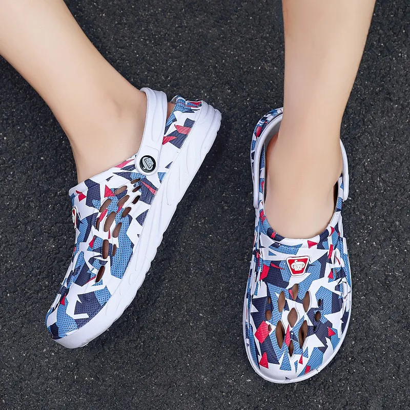 Summer Men's Slippers Wearing Beach Hole Shoes Outside Home Garden Shoes Chef Shoes Baotou Couple Fashion Sandals Size 36-49
Summer Men's Slippers Wearing Beach Hole Shoes Outside Home Garden Shoes Chef Shoes Baotou Couple Fashion Sandals Size 36-49