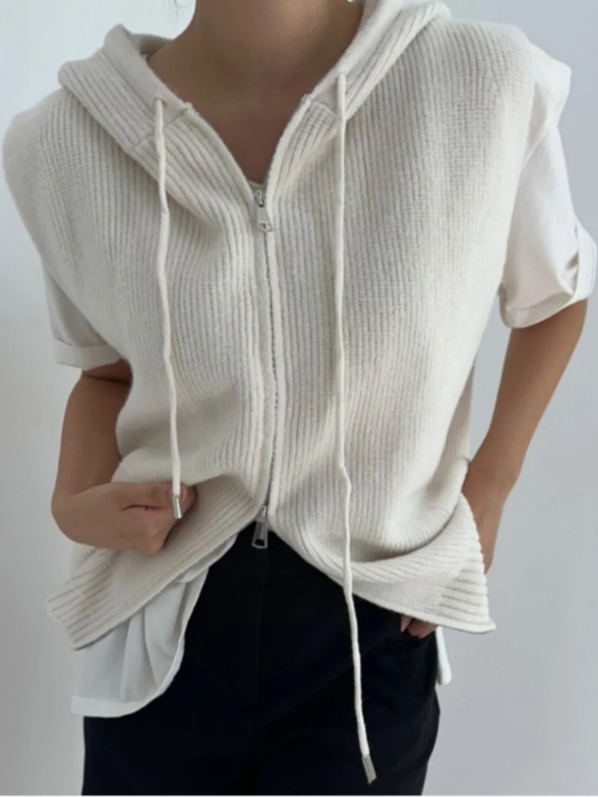 Women's Knitted Sweater Vest 2024 Autumn Faion Korean Retro Dstring Hood Zipper Vest Outerwear Top ort Length Color
Women's Knitted Sweater Vest 2024 Autumn Faion Korean Retro Dstring Hood Zipper Vest Outerwear Top ort Length Color