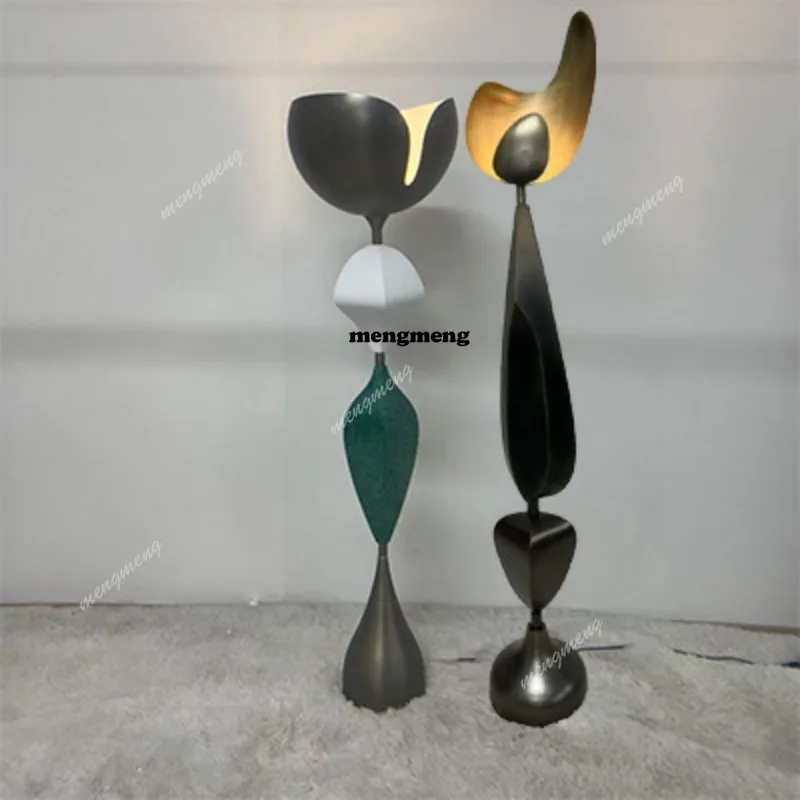 Designer model room light luxury living room sofa bedroom art hotel club vertical atmosphere floor lamp
Designer model room light luxury living room sofa bedroom art hotel club vertical atmosphere floor lamp