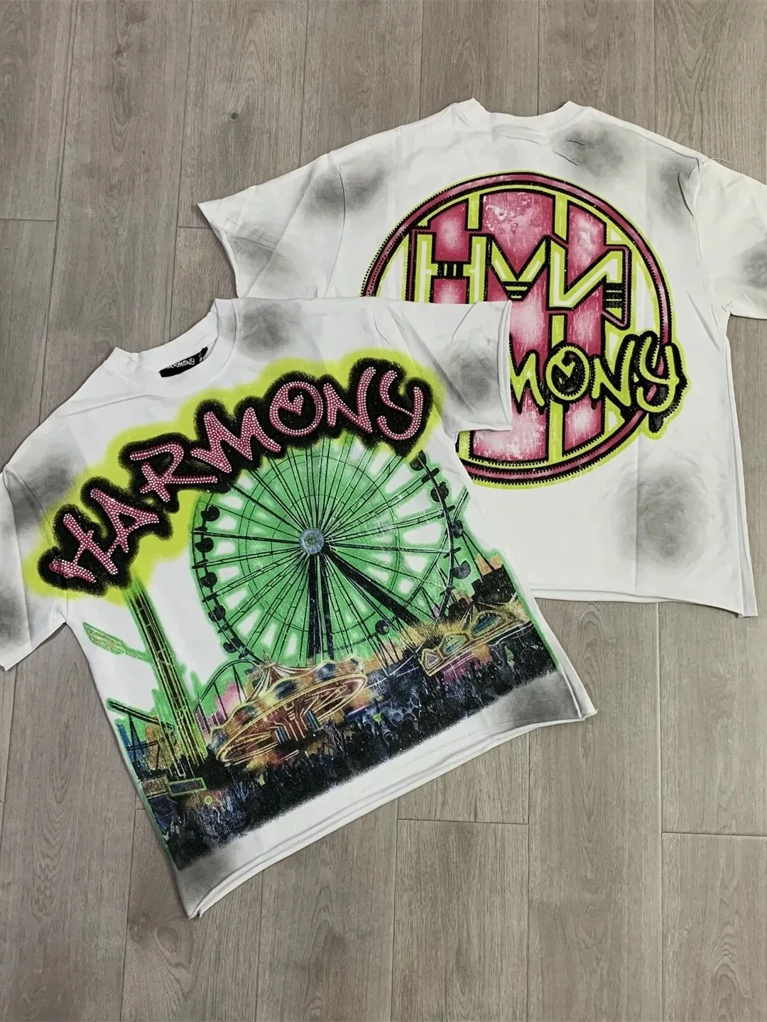 Harmony Unisex Cotton Short Sleeve T-Shirt with Ferris Wheel Print Vintage Streetwear Brand Heat-sealed Rhinestone Summer Top
Harmony Unisex Cotton Short Sleeve T-Shirt with Ferris Wheel Print Vintage Streetwear Brand Heat-sealed Rhinestone Summer Top