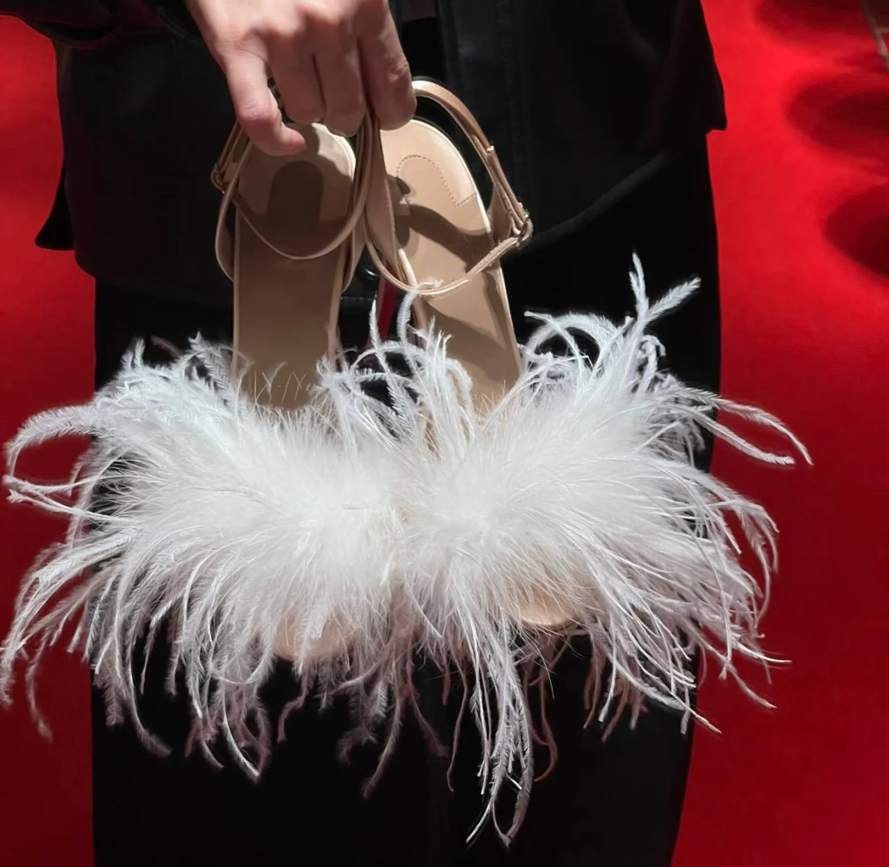 Ankle Strap Fur Round Toe Summer Women Sandals Siletto High Heels Buckle Strap Design Large Size Fashion Show Shoes
Ankle Strap Fur Round Toe Summer Women Sandals Siletto High Heels Buckle Strap Design Large Size Fashion Show Shoes