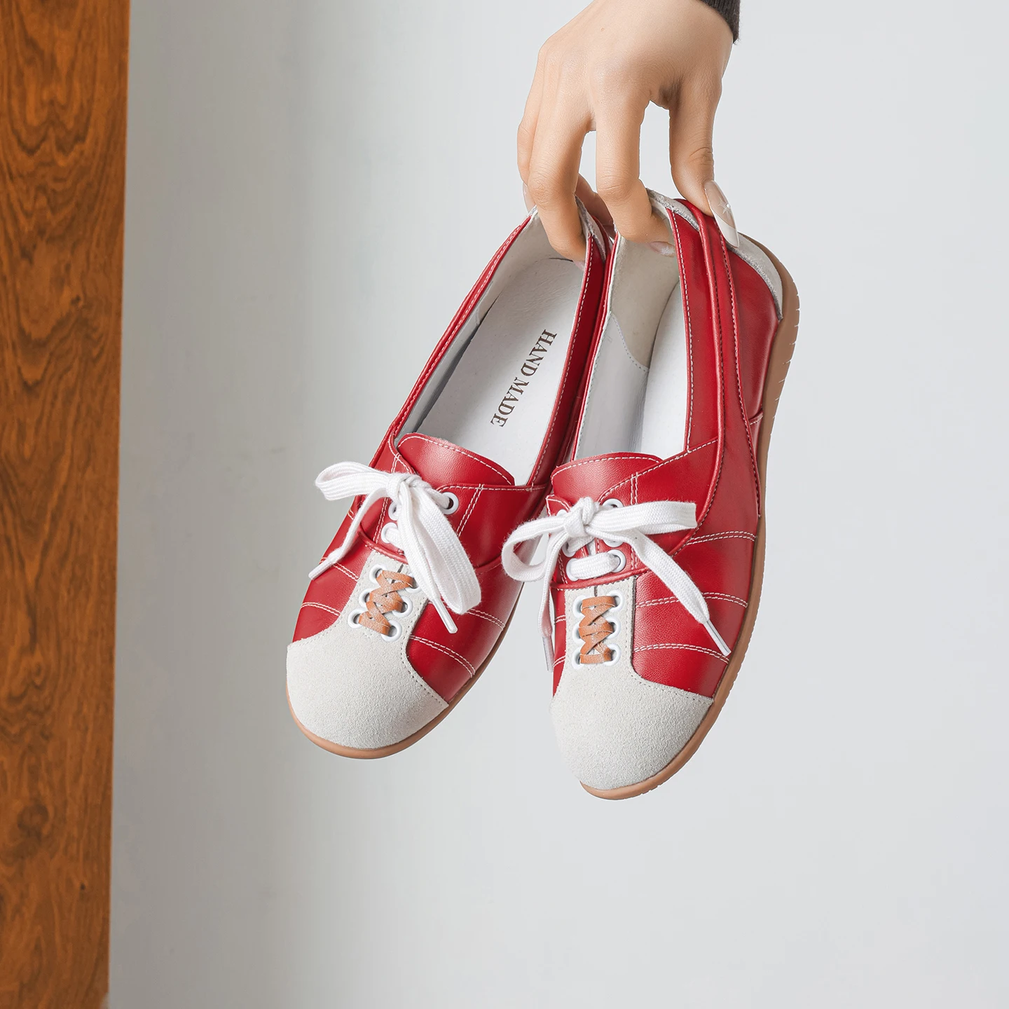 Handmade Genuine Leather Women Sneaker Flat Women Shoes for Round Toe Thick Platform Mixed Colors Lace-up German Trainer Shoes
Handmade Genuine Leather Women Sneaker Flat Women Shoes for Round Toe Thick Platform Mixed Colors Lace-up German Trainer Shoes