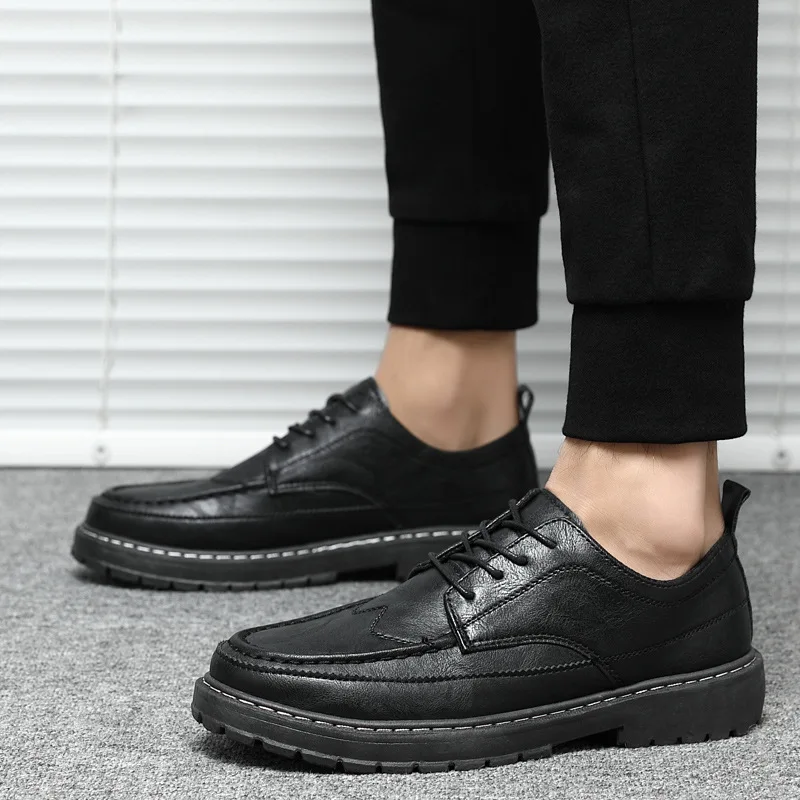Autumn men's shiny breathable Korean style PU leather shoes business casual height increasing boots waterproof chef for work
Autumn men's shiny breathable Korean style PU leather shoes business casual height increasing boots waterproof chef for work
