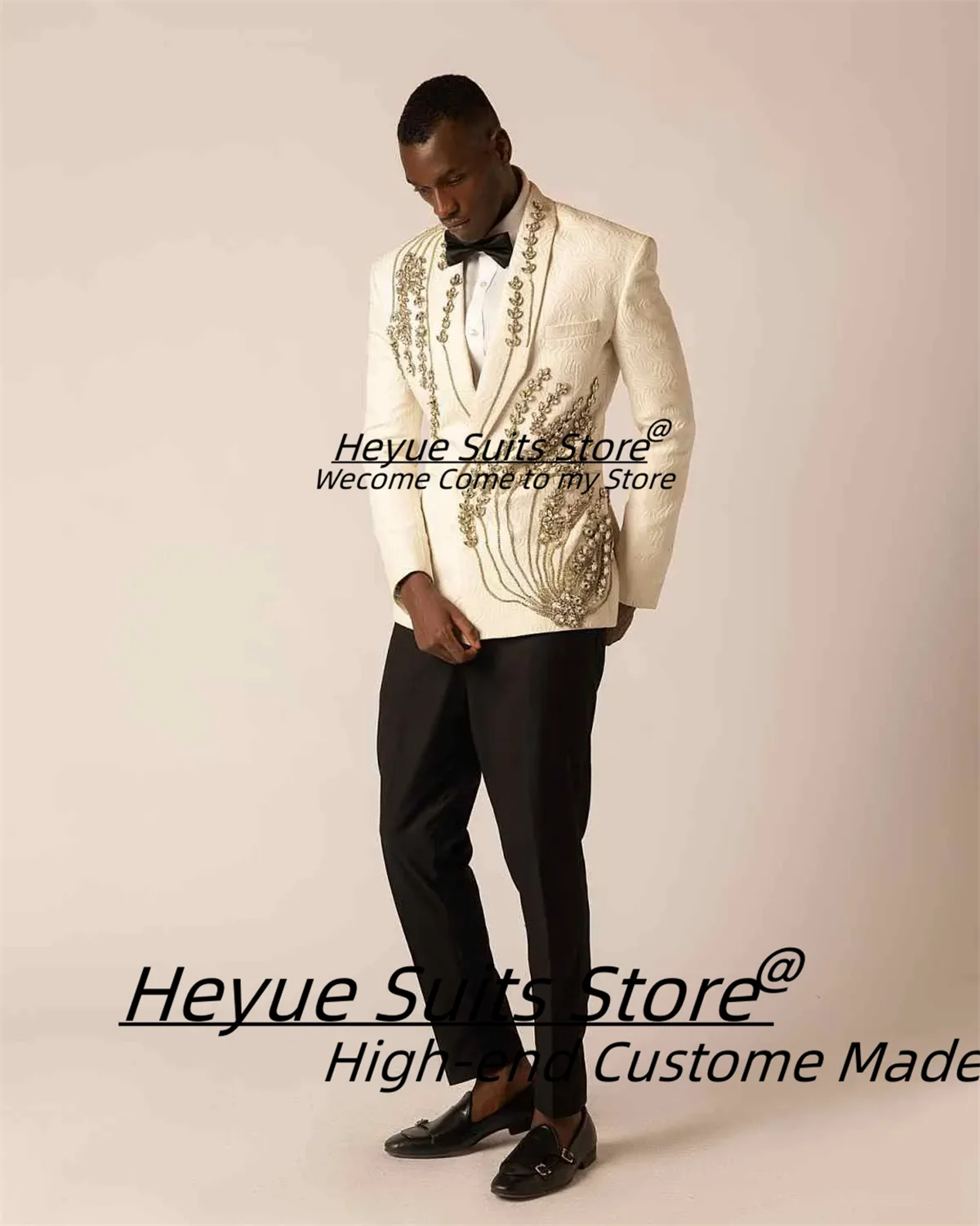 Noble Wedding Tuxedos Crystal Beading Shawl Lapel Men Suit Customized Slim Fit Shawl Lapel 2Pieces Sets Male Blazers Ropa Hombre
Noble Wedding Tuxedos Crystal Beading Shawl Lapel Men Suit Customized Slim Fit Shawl Lapel 2Pieces Sets Male Blazers Ropa Hombre