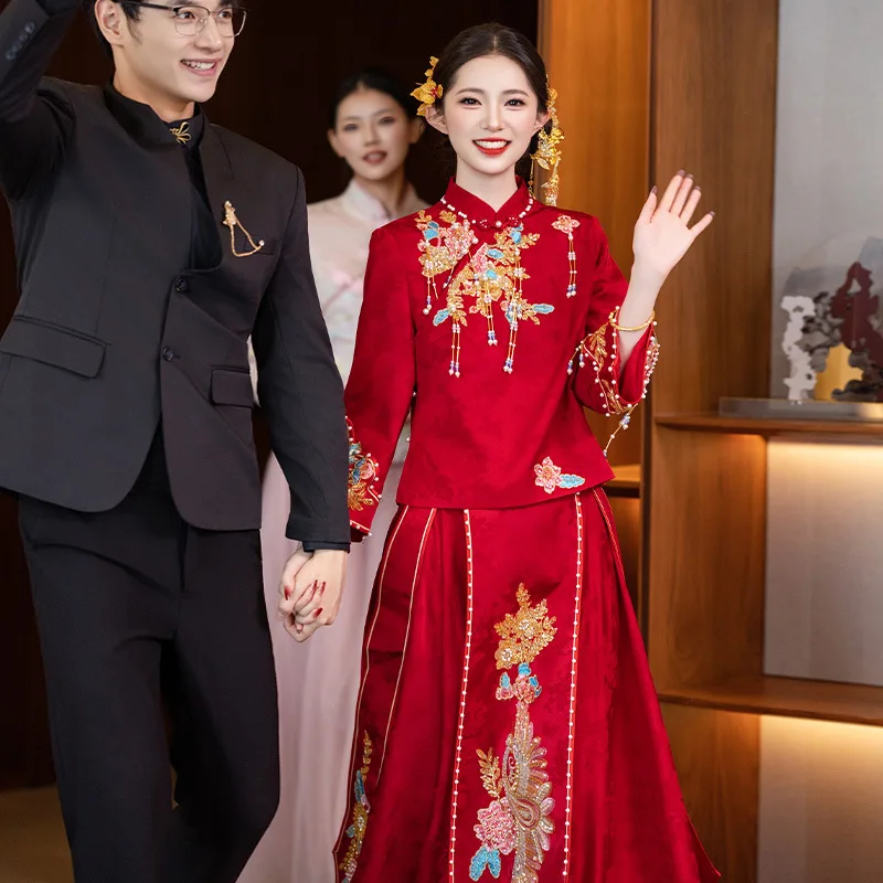 Роскошное красное обручальное платье Cheongsam 2025 Благородное свадебное платье в китайском стиле с тостами, комплект из двух предметов
Роскошное красное обручальное платье Cheongsam 2025 Благородное свадебное платье в китайском стиле с тостами, комплект из двух предметов