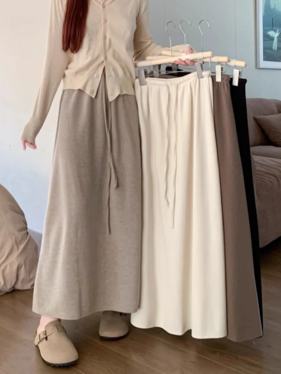 High Waist A-Line Midi Skirt Women plus Size Loose Fit Autumn Winter Polyester Fabric Draped Effect Elastic Waist Skirt
High Waist A-Line Midi Skirt Women plus Size Loose Fit Autumn Winter Polyester Fabric Draped Effect Elastic Waist Skirt