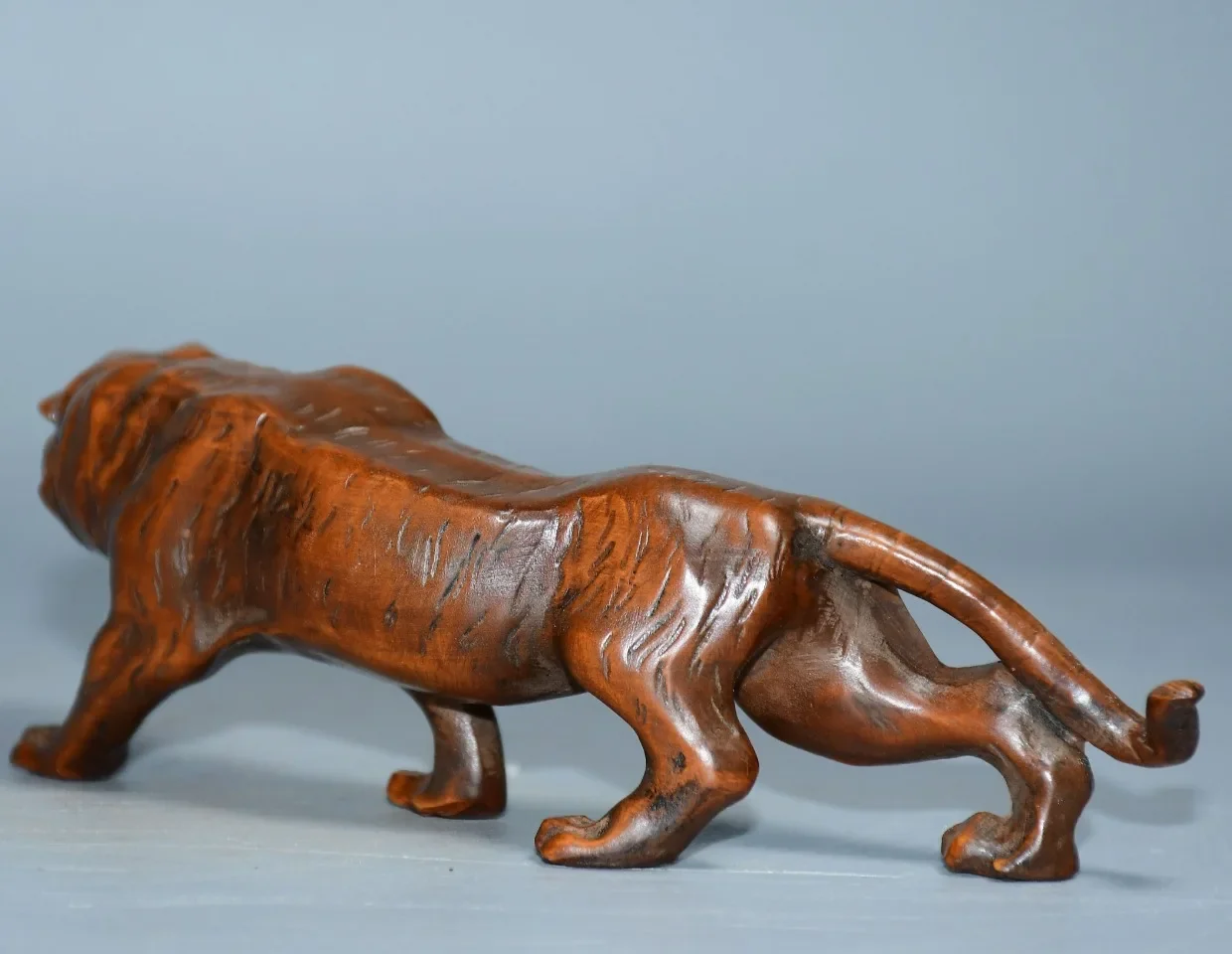 5"Tibetan Temple Collection Old Boxwood Zodiac Tiger Statue Siberian Tiger Gather wealth Office Ornaments Town House Exorcism
5"Tibetan Temple Collection Old Boxwood Zodiac Tiger Statue Siberian Tiger Gather wealth Office Ornaments Town House Exorcism