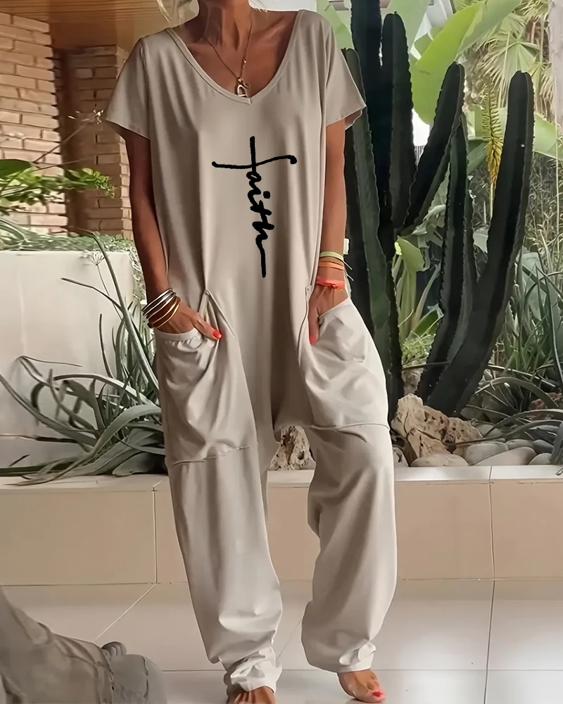 Letter Printed V-Neck Short Sleeved Workwear, Casual Tapered Pleated Jumpsuit with Pockets, Summer Casual Loose Women's Jumpsuit
Letter Printed V-Neck Short Sleeved Workwear, Casual Tapered Pleated Jumpsuit with Pockets, Summer Casual Loose Women's Jumpsuit