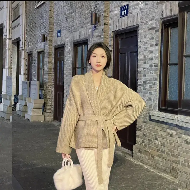 Cardigan Women Korean Style Oni Tie Knitted Bow Sweater Lazy Style Temperament Slim Loose Mid-length Coat Solid Color Top
Cardigan Women Korean Style Oni Tie Knitted Bow Sweater Lazy Style Temperament Slim Loose Mid-length Coat Solid Color Top