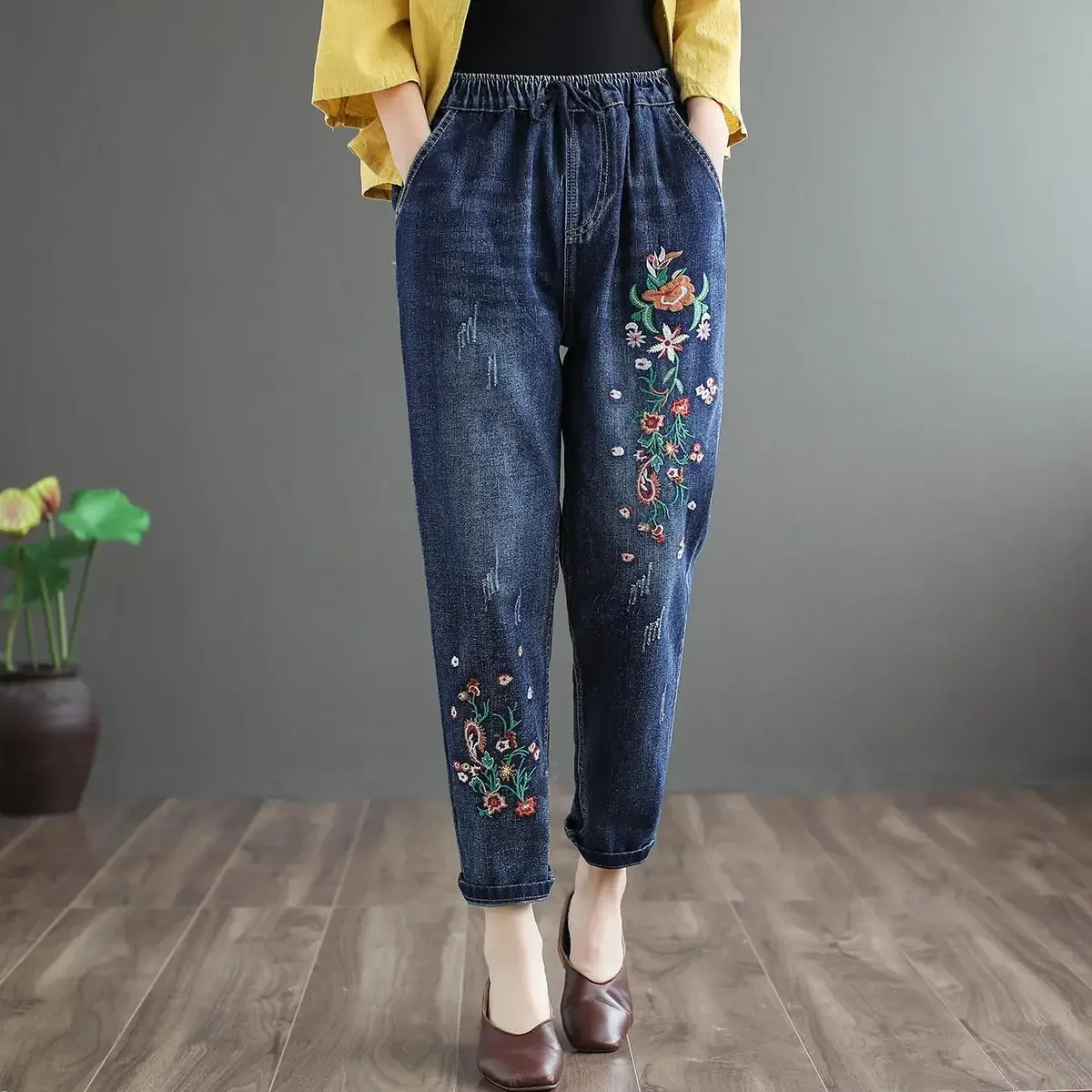 Autumn Big Size Jeans for Women High Waist Loose Elastic Waist Haren Cropped Pants Embroidered Casual Slimming Pants
Autumn Big Size Jeans for Women High Waist Loose Elastic Waist Haren Cropped Pants Embroidered Casual Slimming Pants