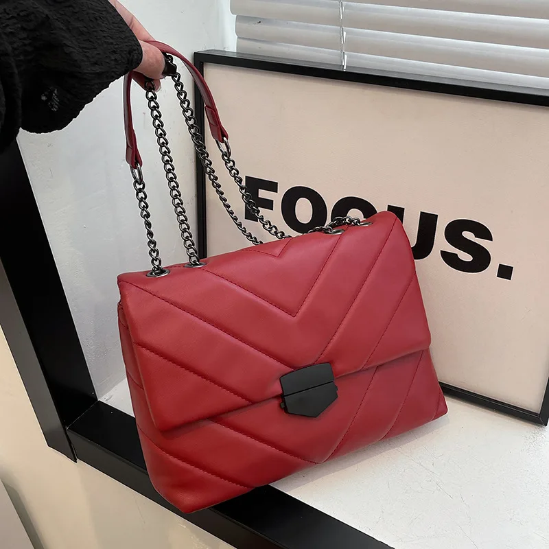 Classic women's handbag 2024 winter new fashion cross-body large capacity embroidery thread single shoulder chain bag
Classic women's handbag 2024 winter new fashion cross-body large capacity embroidery thread single shoulder chain bag