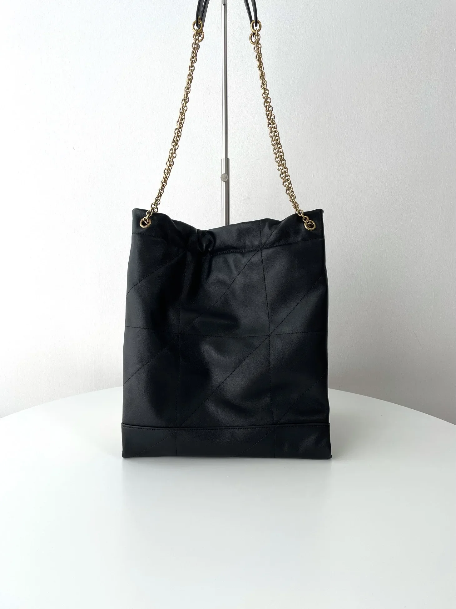 ladies Genuine leather shoulder bag fashionable handbag crossbody bag chain bag elegant and exquisite handbag
ladies Genuine leather shoulder bag fashionable handbag crossbody bag chain bag elegant and exquisite handbag