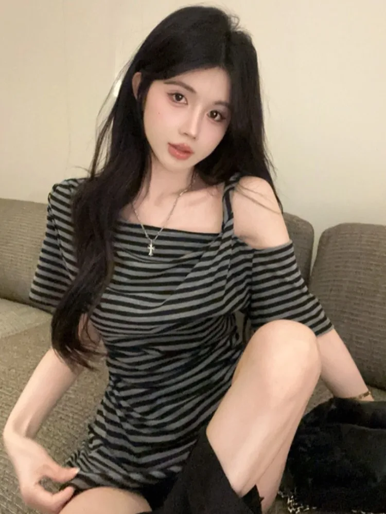 Retro Striped Design Shoulder Bared Short Sleeve T Shirt Women's Summer New Style Slimming Casual Top City Walk Polyester Fiber
Retro Striped Design Shoulder Bared Short Sleeve T Shirt Women's Summer New Style Slimming Casual Top City Walk Polyester Fiber