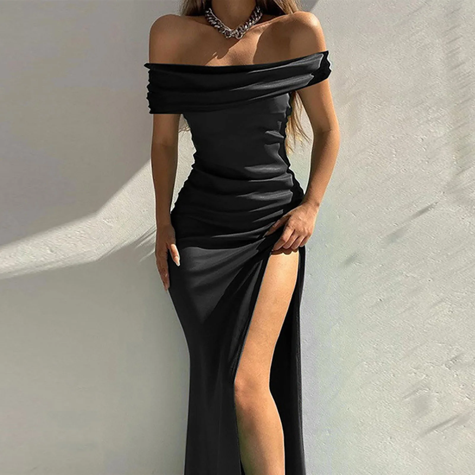 Fashion Dress Solid Color Short Sleeve Bright Elastic One-Line Shoulder High Slit Sexy Formal Dress Women Evening Party Gown
Fashion Dress Solid Color Short Sleeve Bright Elastic One-Line Shoulder High Slit Sexy Formal Dress Women Evening Party Gown