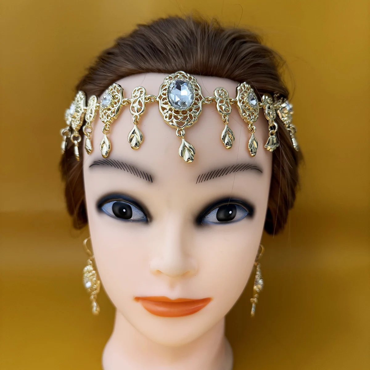 Shiny Gold Plated Metal Bridal Headpiece with Hollow Pattern And Tassel Ladies Dual Use Headwear Necklace Accessory
Shiny Gold Plated Metal Bridal Headpiece with Hollow Pattern And Tassel Ladies Dual Use Headwear Necklace Accessory