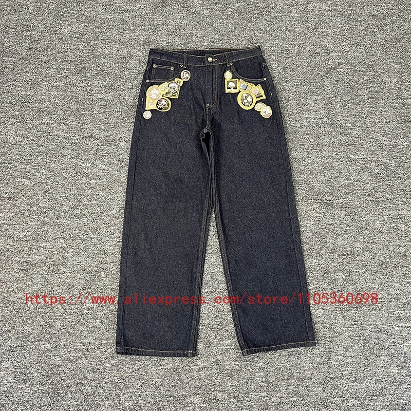 26ss DERSCHUTZE Pants with Retro Frame Decoration Jeans, High Street Trendy Brand Loose Straight Leg Pants DERSCHUTZE Pants
26ss DERSCHUTZE Pants with Retro Frame Decoration Jeans, High Street Trendy Brand Loose Straight Leg Pants DERSCHUTZE Pants