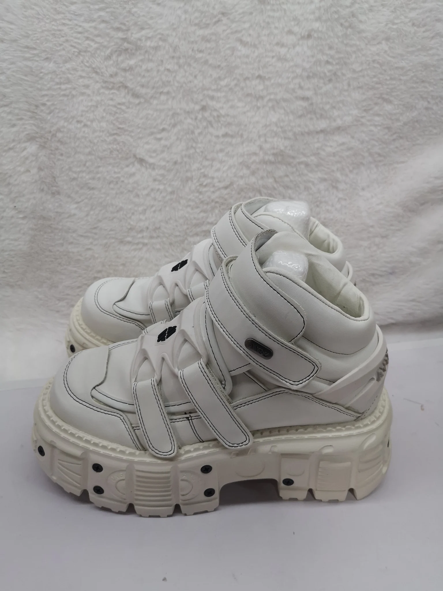 Женские ботинки на платформе в стиле панк-рок, осень 2026, новые белые модные туфли на липучках, круглые, в стиле Y2K, уличный спортивный повседневный стиль, ботильоны
Женские ботинки на платформе в стиле панк-рок, осень 2026, новые белые модные туфли на липучках, круглые, в стиле Y2K, уличный спортивный повседневный стиль, ботильоны