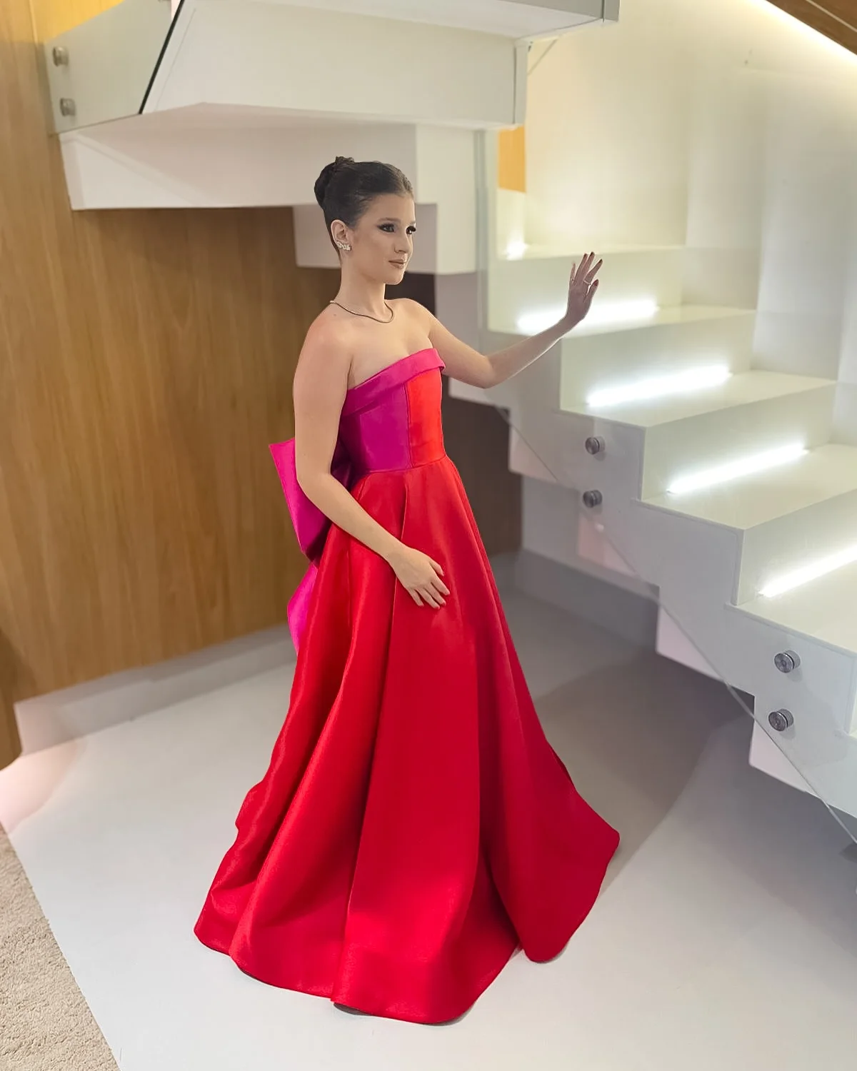 Customized Temperament Strapless Contrast Color Bow Evening Dresses Graceful Satin Pleats Vestido De Festa Vestido De Noche
Customized Temperament Strapless Contrast Color Bow Evening Dresses Graceful Satin Pleats Vestido De Festa Vestido De Noche