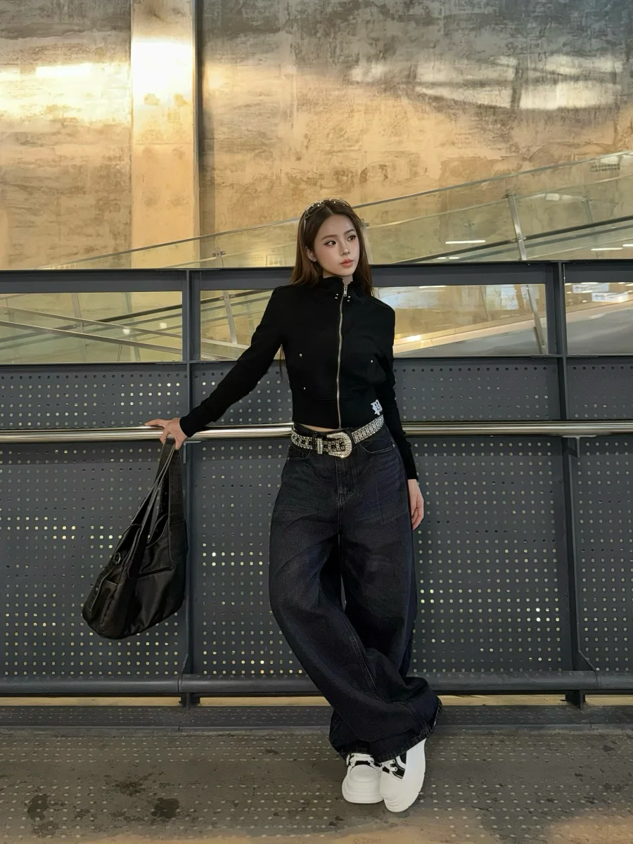 Caiii American Retro Faded Pleated Wide Leg Jeans Women Casual Versatile Slimming Long Pants Loose Fit Natural Waist Cotton
Caiii American Retro Faded Pleated Wide Leg Jeans Women Casual Versatile Slimming Long Pants Loose Fit Natural Waist Cotton