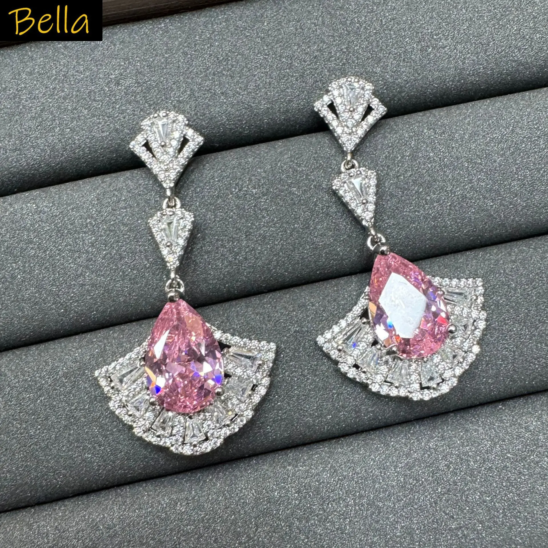 zirconia earrings fan shaped pendant green pink yellow white dangling earrings women party jewelry
zirconia earrings fan shaped pendant green pink yellow white dangling earrings women party jewelry