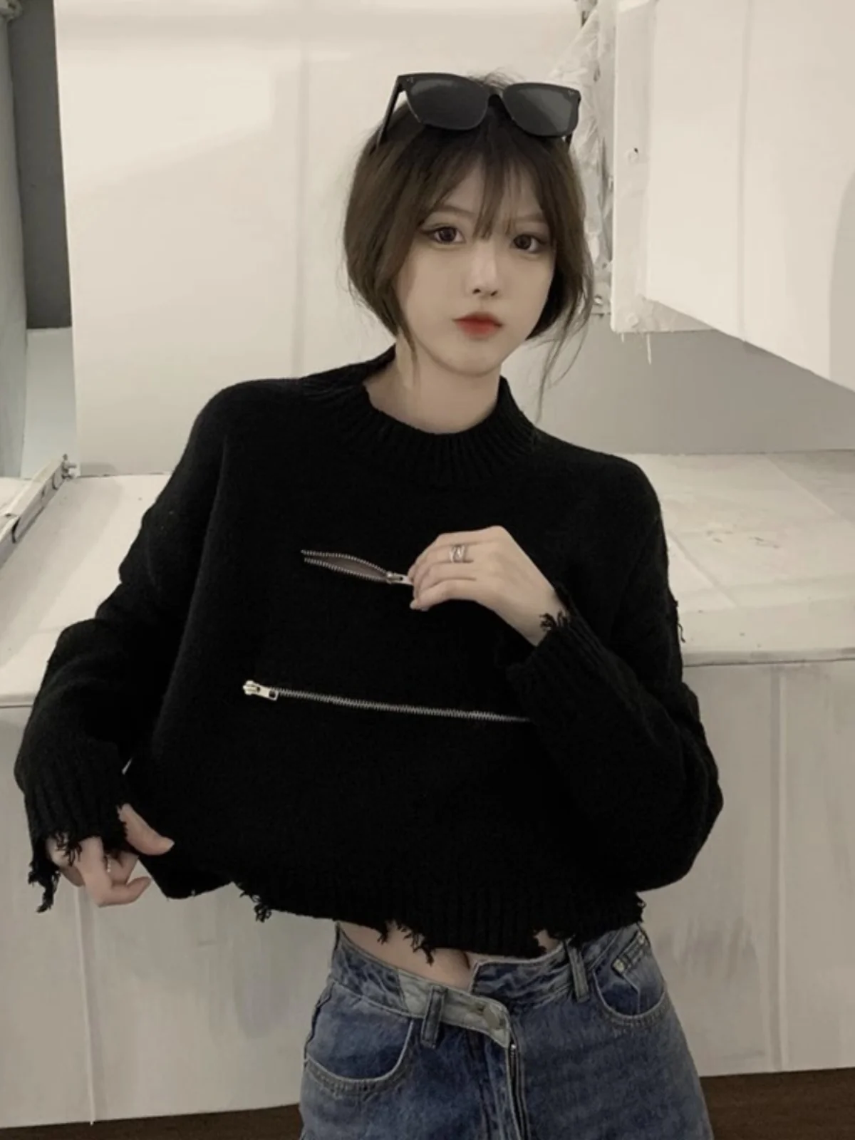 Autumn Winter Women's Long Sleeve Short Knitwear Tassel Frayed Hole Design Sense Warmth Fashion round Neck Pullover Top
Autumn Winter Women's Long Sleeve Short Knitwear Tassel Frayed Hole Design Sense Warmth Fashion round Neck Pullover Top