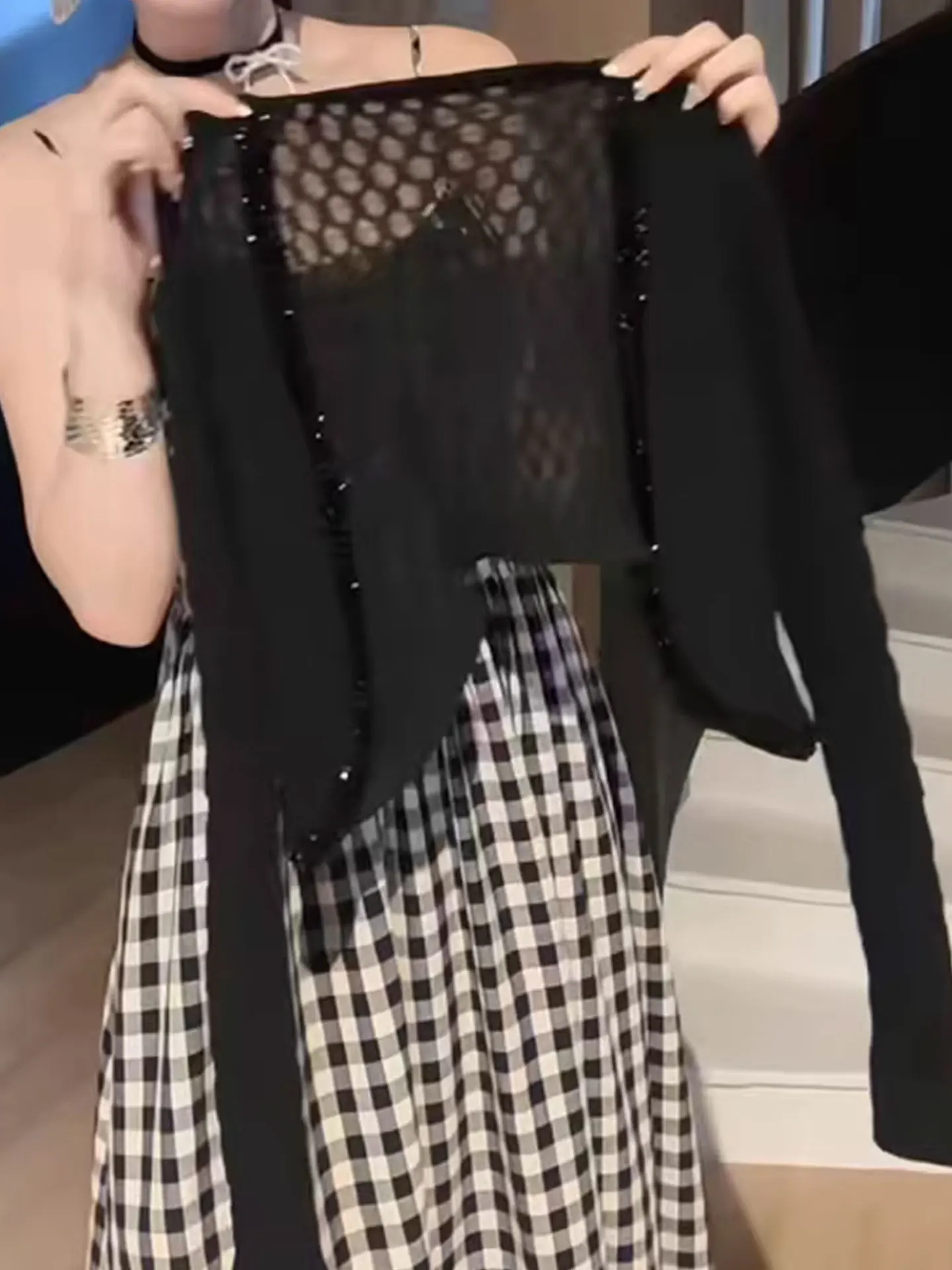 Вязаный кардиган Ele с бриллиантовой отделкой, длинными рукавами, стройнящим дизайном, модный, воздушный, женский топ для повседневной носки осенью
Вязаный кардиган Ele с бриллиантовой отделкой, длинными рукавами, стройнящим дизайном, модный, воздушный, женский топ для повседневной носки осенью