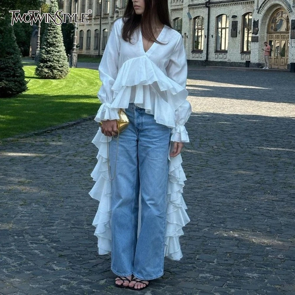 TWOTWINSTYLE однотонные свободные блузки с оборками для женщин, темпераментная рубашка с v-образным вырезом и длинными рукавами, женская модная новинка
TWOTWINSTYLE однотонные свободные блузки с оборками для женщин, темпераментная рубашка с v-образным вырезом и длинными рукавами, женская модная новинка