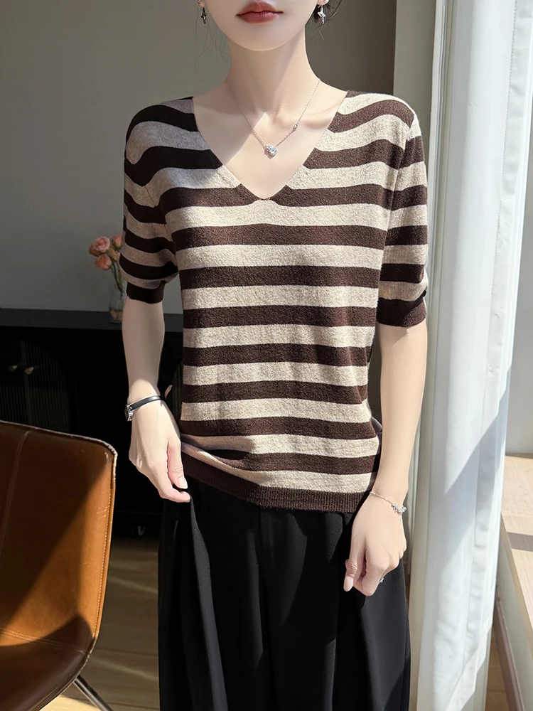 Casual Stripe Knitwear V-neck Short Sleeve Women's Top Soft Comfortable Design Spring Summer New Style French Style Loose Fit
Casual Stripe Knitwear V-neck Short Sleeve Women's Top Soft Comfortable Design Spring Summer New Style French Style Loose Fit