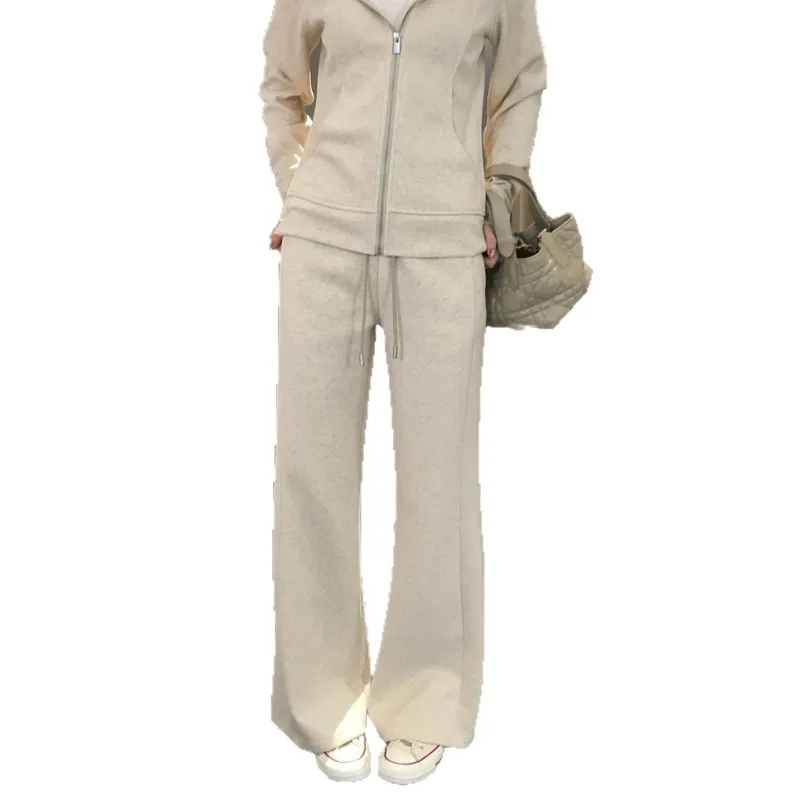 Spring and Autumn Fashion Hooded Sweatshirt and Long Pants Casual Two-piece Set Korean-style High-end Fashion - Sportswear Set
Spring and Autumn Fashion Hooded Sweatshirt and Long Pants Casual Two-piece Set Korean-style High-end Fashion - Sportswear Set