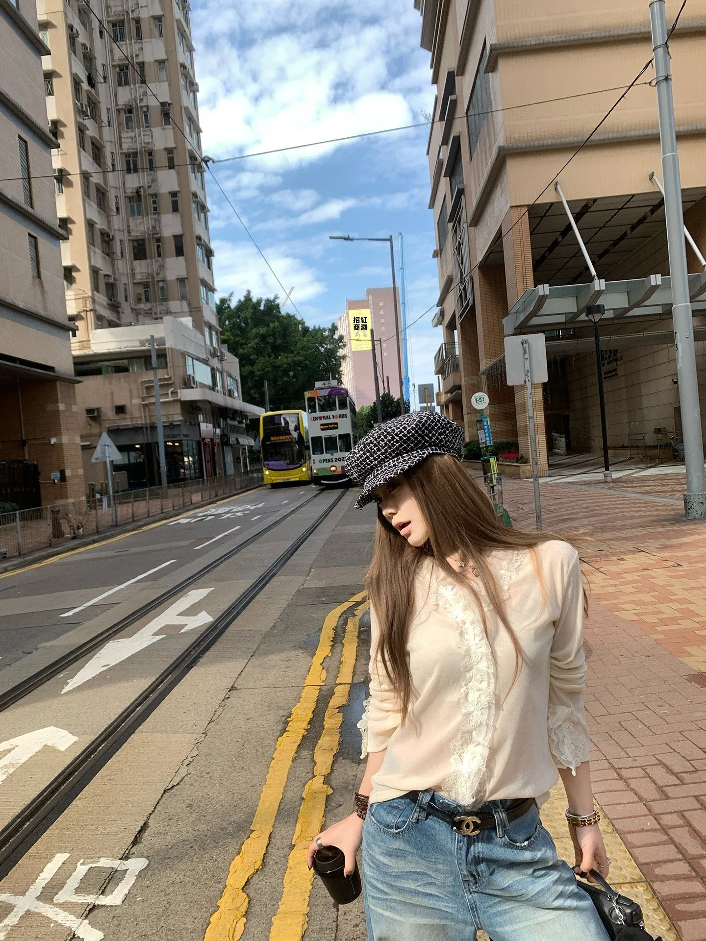White Velvet Shirt Women's Loose Fit Casual Style with Lace Design Knot V-Neck Breathable Skin-Friendly Seven Sleeve
White Velvet Shirt Women's Loose Fit Casual Style with Lace Design Knot V-Neck Breathable Skin-Friendly Seven Sleeve