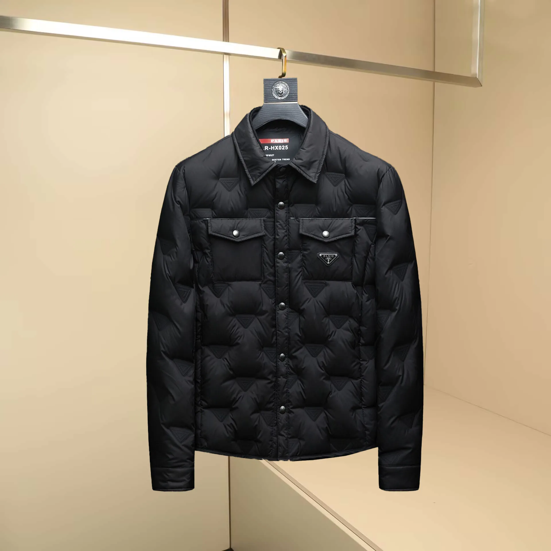 Зимняя утепленная модная мужская пуховая куртка класса люкс с воротником-стойкой, теплая, в европейском стиле, с этикеткой
Зимняя утепленная модная мужская пуховая куртка класса люкс с воротником-стойкой, теплая, в европейском стиле, с этикеткой