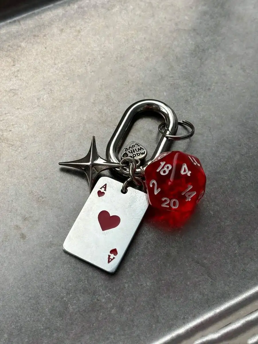 1pc Unisex Creative Cartoon Dice Key Chain Metal Playing Card Pendant Charm Fashionable Handbag Accessory Y2K
1pc Unisex Creative Cartoon Dice Key Chain Metal Playing Card Pendant Charm Fashionable Handbag Accessory Y2K
